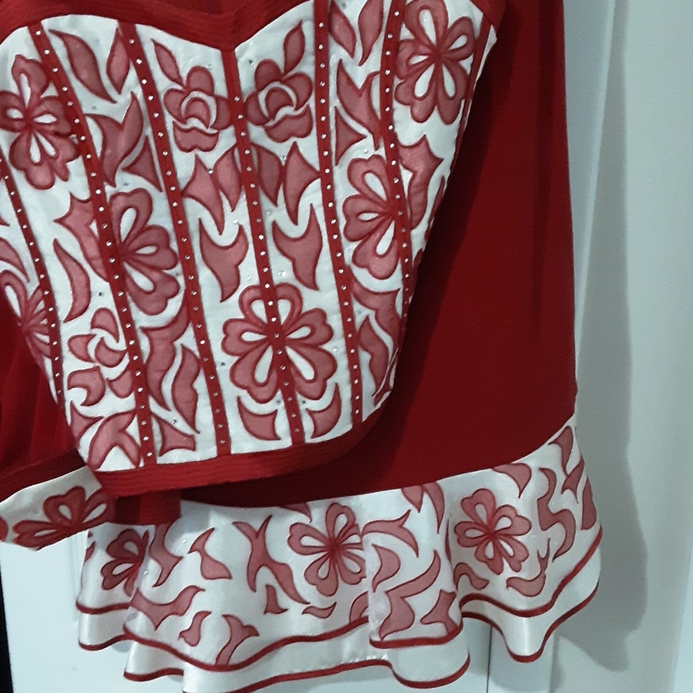 Suit - Picture 4 of 4